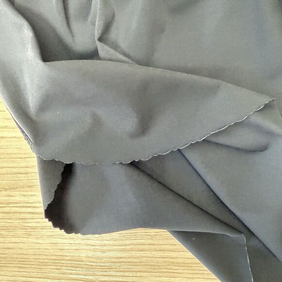 Lululemon Surf Shorts Women's Size 6 Black 2.5" Inseam Scalloped Edge Cheeky - Picture 3 of 9